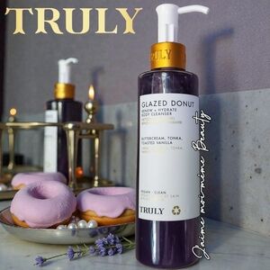 TRULY Glazed Donut Body Cleanser